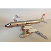 DOUGLAS DC-7, 1/130 CON SOPORTE (MONTADO)
