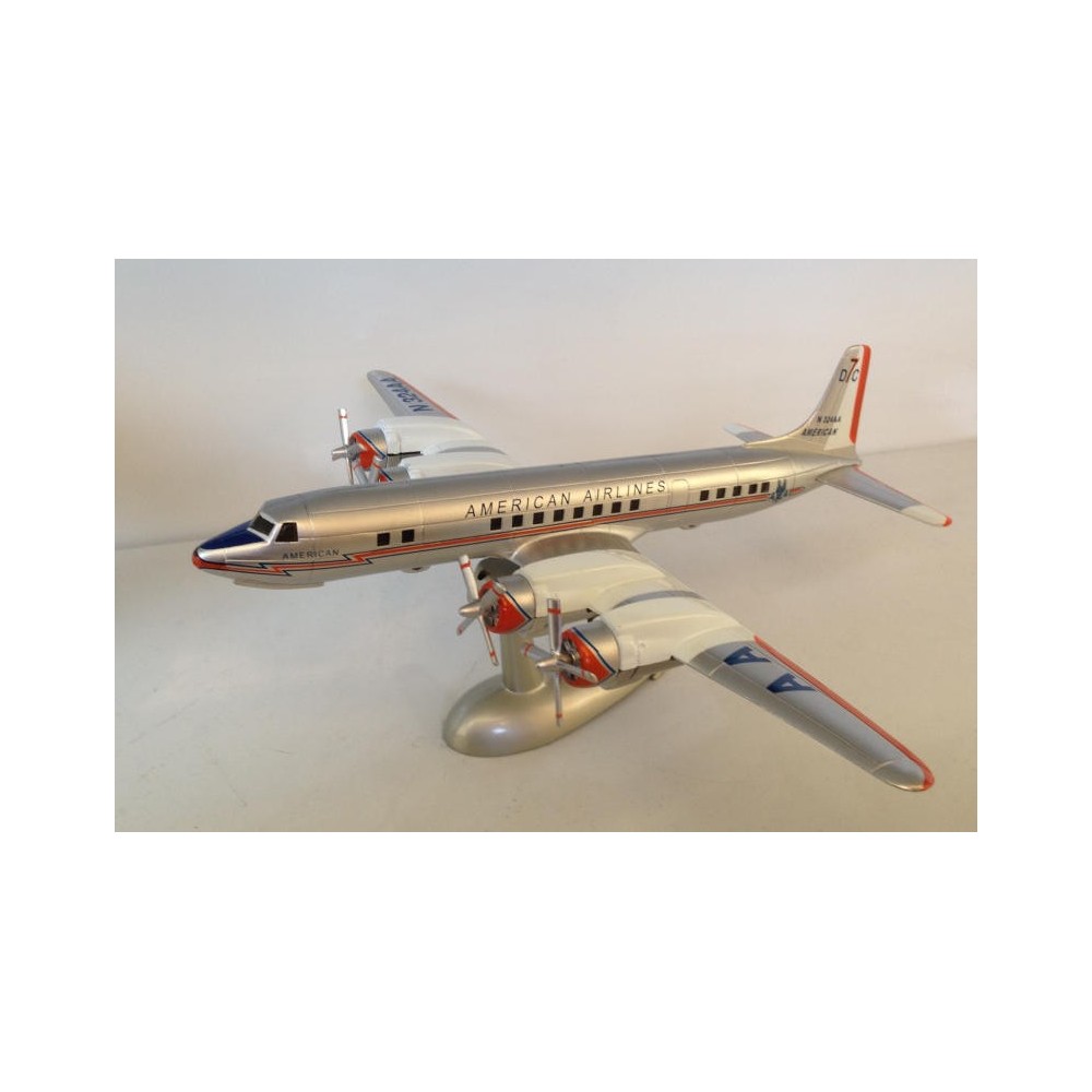 DOUGLAS DC-7, 1/130 CON SOPORTE (MONTADO)