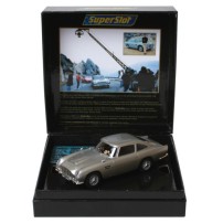 ASTON MARTIN DB5 "GOLDENEYE" J. BOND 007