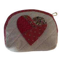 BOLSO CON CORAZON CENTRAL CONCREMALLERA  ( 16X12 CM)