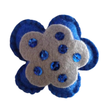 BROCHE ESTRELLA AZUL CON LENTEJUELAS  (DIAM. 6,5 CM)