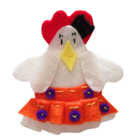 BROCHE POLLITO CON FALDA NARANJA  (8X8,5 CM)