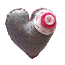 BROCHE CON CORAZON GRIS (6X6 CM)