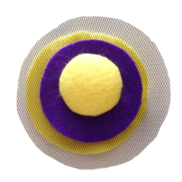 BROCHE CIRCULO AMARILLO, LILA Y AZUL  (DIAM. 7,5 CM)