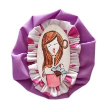 BROCHE LILA Y CHICA CON ABANICO  (9X10M5 CM)
