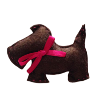 BROCHE PERRO MARRON CON LAZO  (9,5X7 CM)