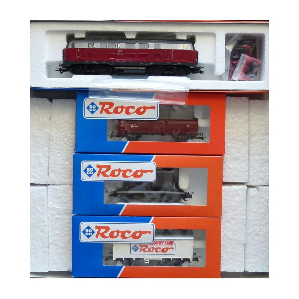 CONJUNTO LOCOMOTORA Y 3 VAGONES MERCANCIAS