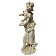 CAMPESINA CON PAÑUELO, 37 CM